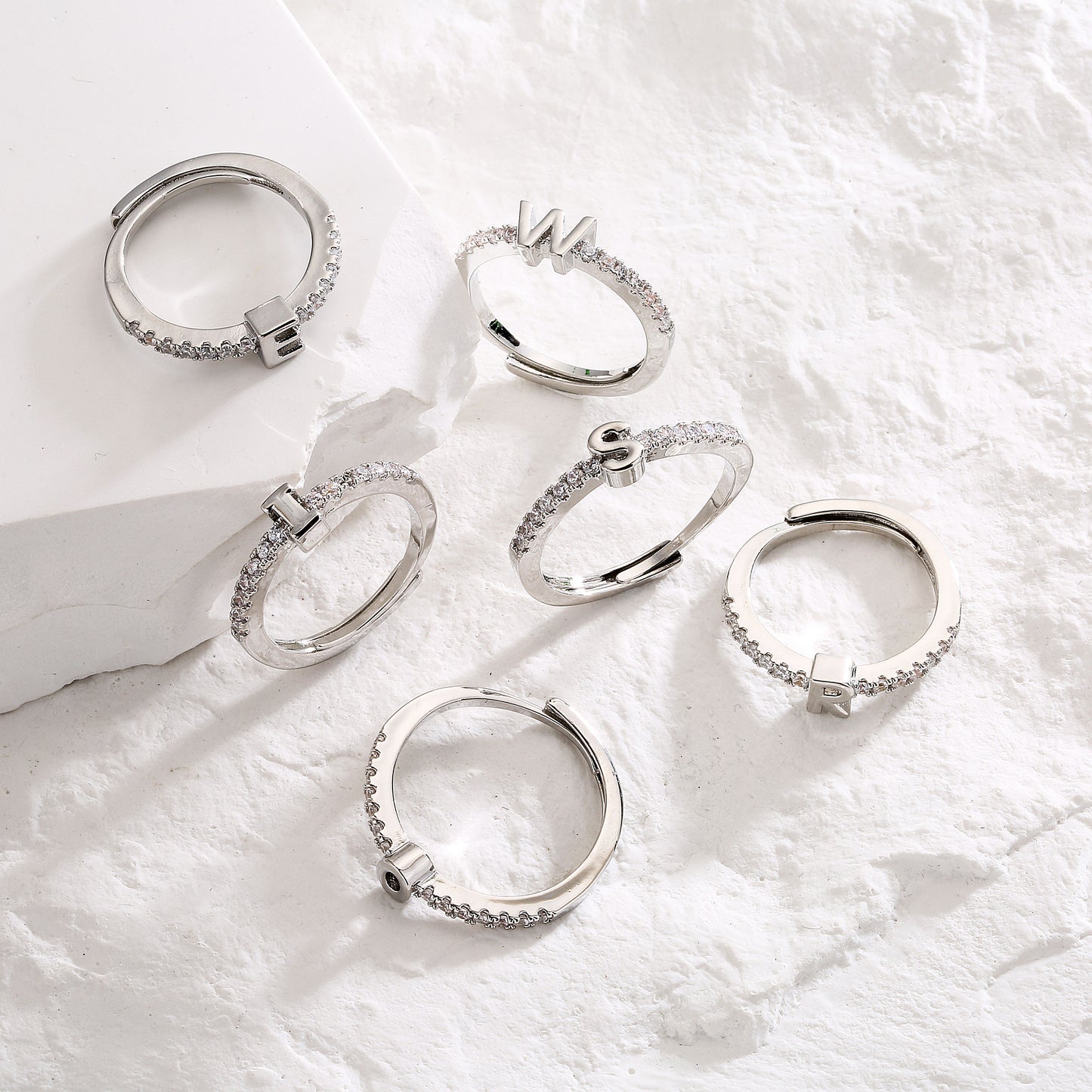 Initial Zirkonia Ring