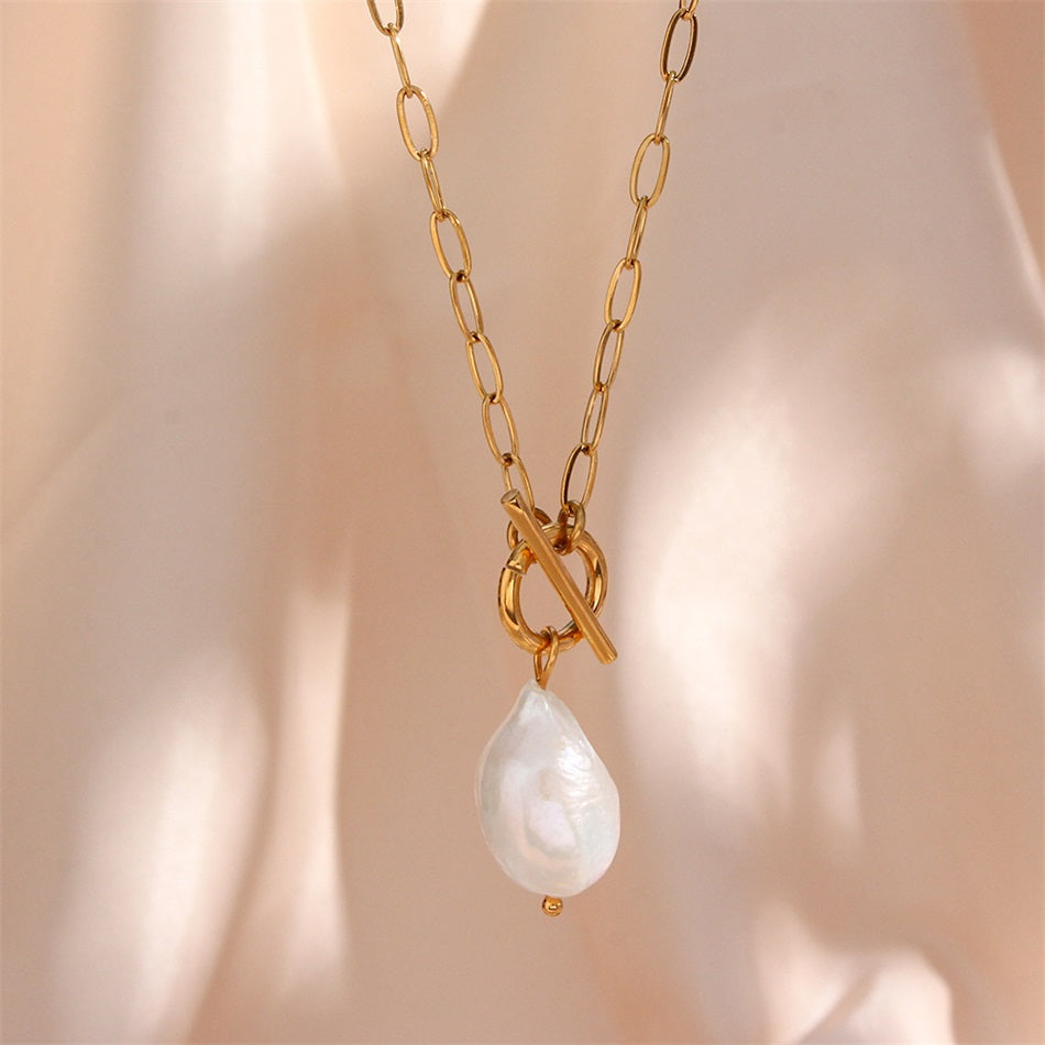 Pure Pearl Moon Kette
