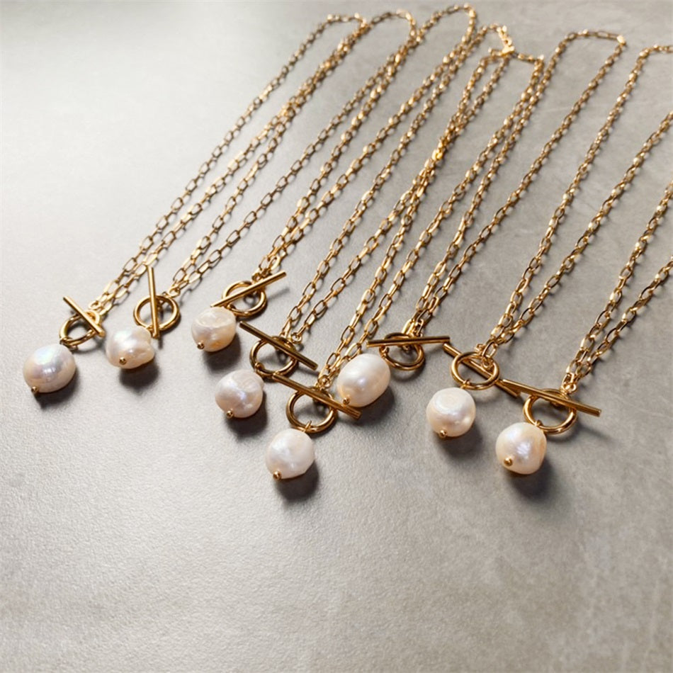 Pure Pearl Moon Kette