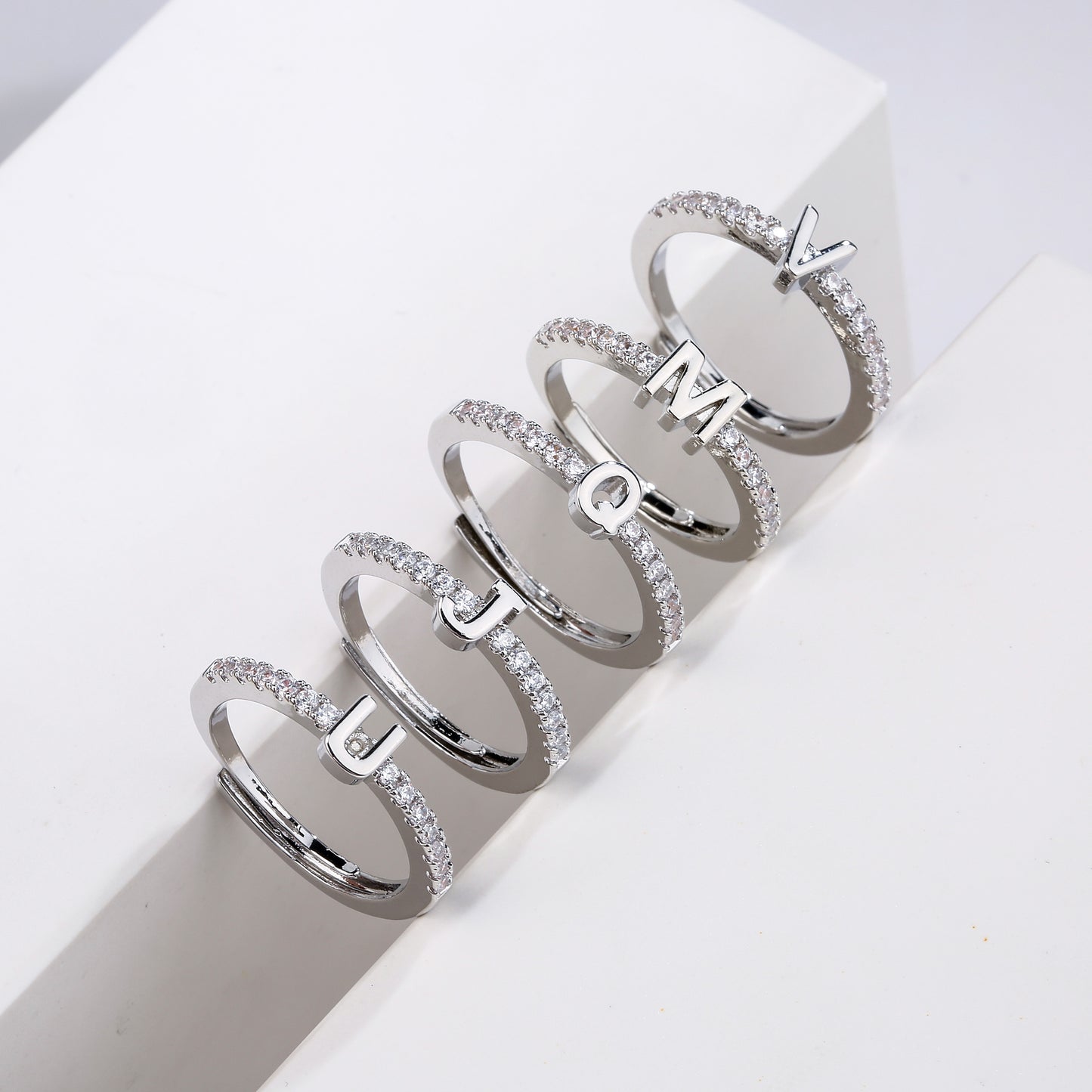 Initial Zirkonia Ring