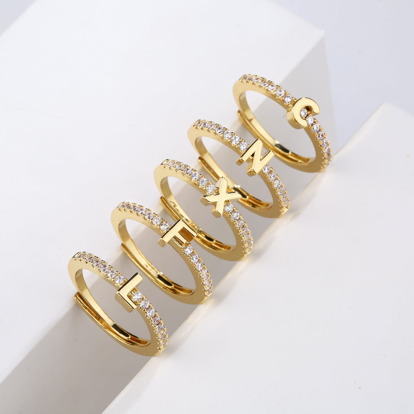 Initial Zirkonia Ring