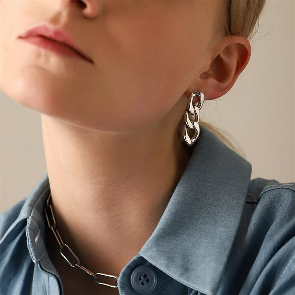 DROP EARRINGS