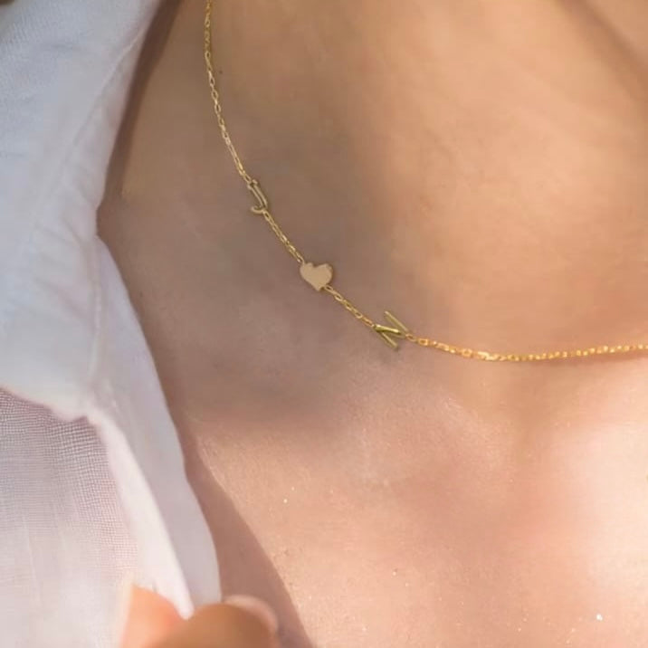 Zweier Buchstaben mit Herz Kette Vertikal (Personalisiert)
