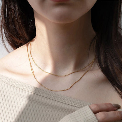 CLASSY NECKLACE
