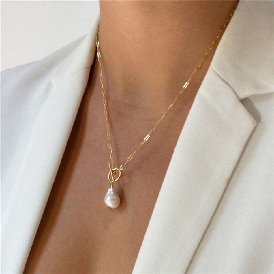 Pure Pearl Moon Kette