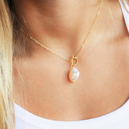 Pure Pearl Moon Kette