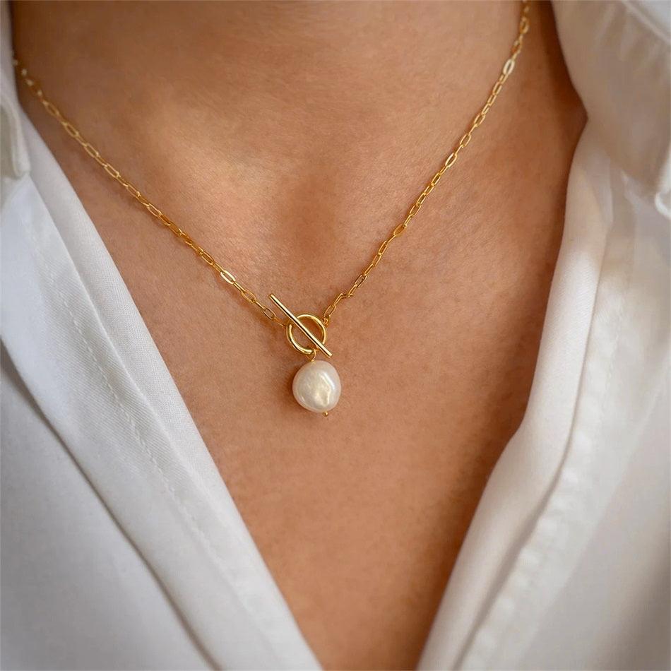 Pure Pearl Moon Kette