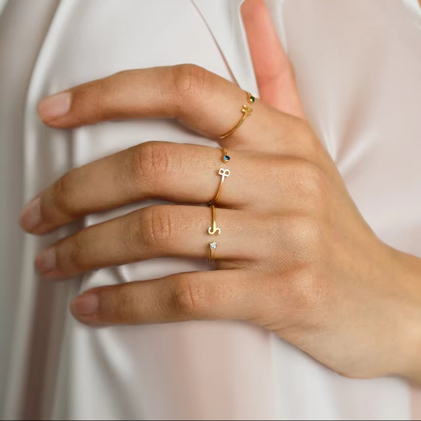 Buchstaben Geburtsstein Ring (Personalisiert)